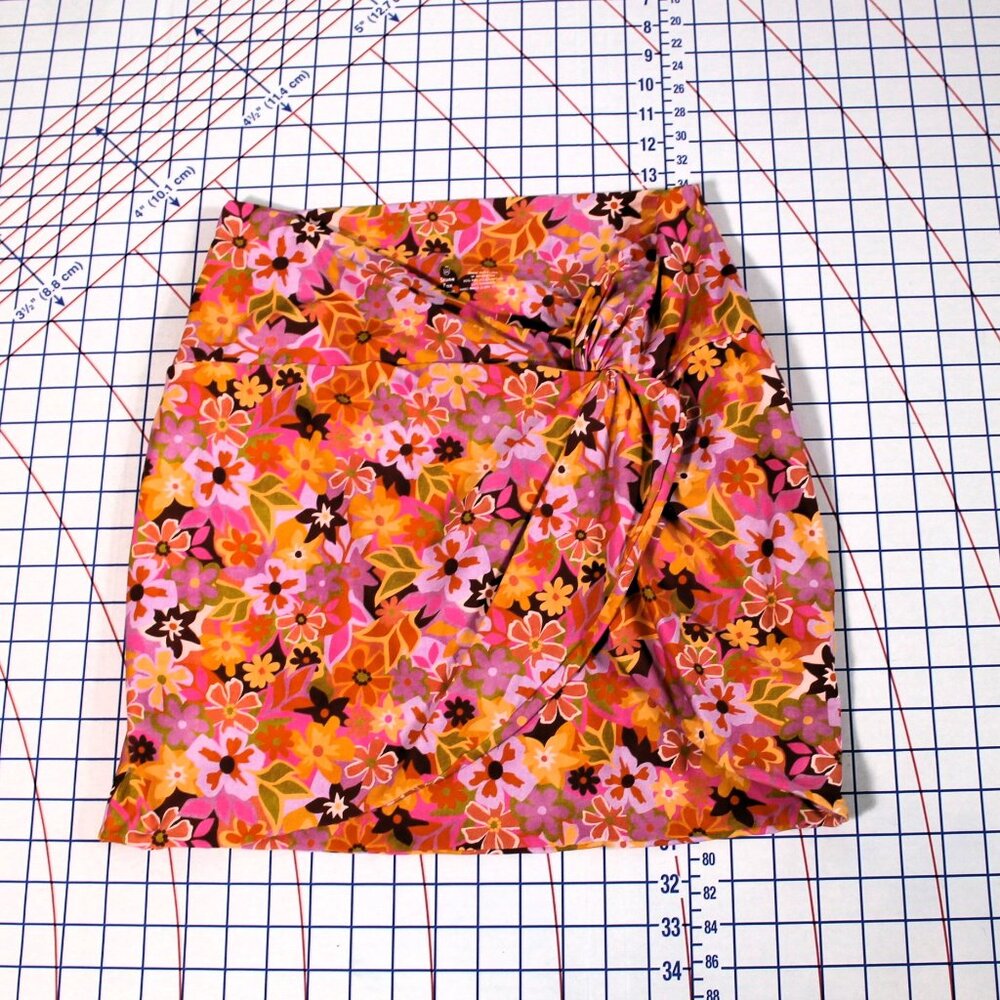 Stone Fox Swim Selma Sarong in Retro Pop, XL